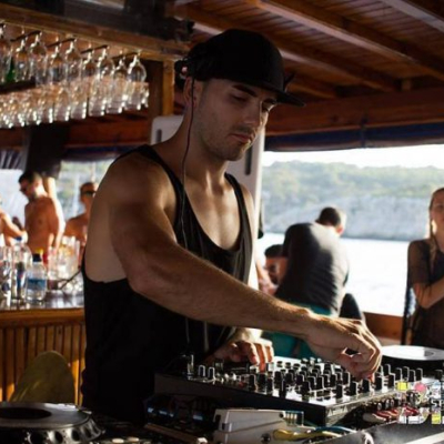 48UroVjr1a5hne8azLdMbh-barcasamba-open-air-boat-party-4.jpg image 5