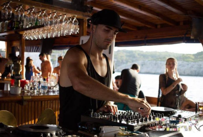 Mallorca Partyboot image 5