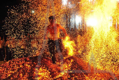 Pilsen Über Feuer oder Glas laufen image 5