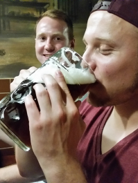 Besäufnis in der Brauerei Prag