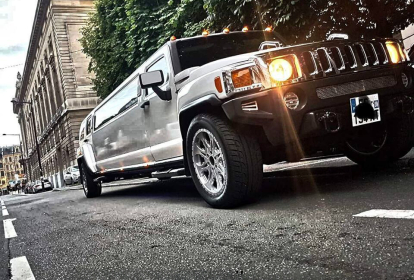 Budapest Hummer Limousine mit Stripperin image 1