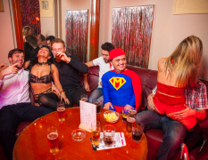 Prag Pissup-Zwerg image 3