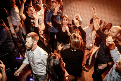 Brüssel Nachtclub Eintritt mit Tisch & Flaschen image 2
