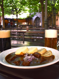 Essen in einer Brauerei Prag