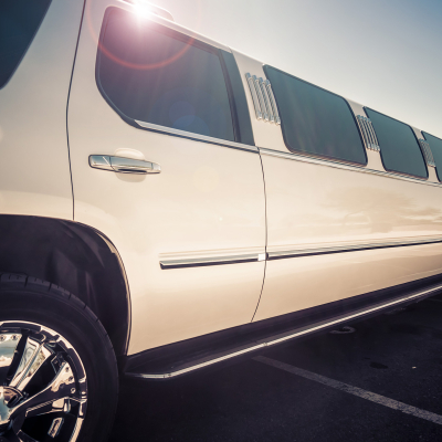white-ford-escursion-limousine-from-outside-sht.jpg image 1