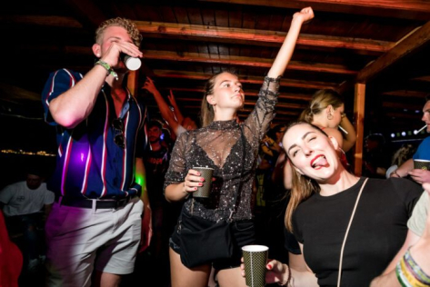 Partyboot bei Nacht (2,5 Stunden)