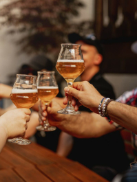 Bier Verkostung in einem Bierhaus Pilsen