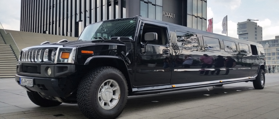 Düsseldorf Hummer Limousine image 1