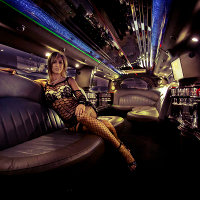 limousine-ford-excursion-stripper-budapest-16.jpeg image 1