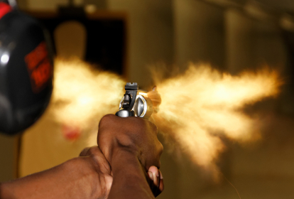 Bukarest Schießen mit AK47 und Pistole image 4