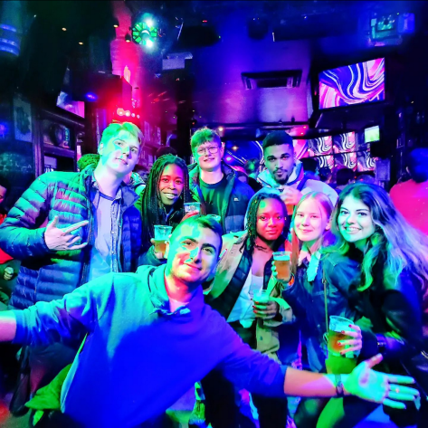Pub Crawl und Nachtclub im Gràcia Viertel