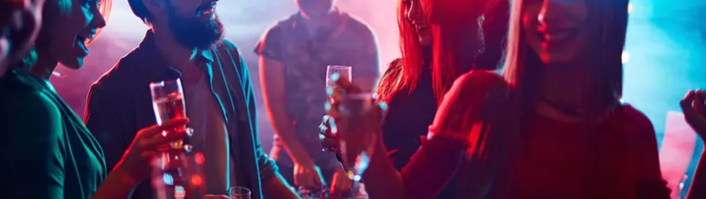 Budapest Pub Crawl & Nachtclub-Eintritt image 1