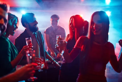 Budapest Pub Crawl & Nachtclub-Eintritt image 1