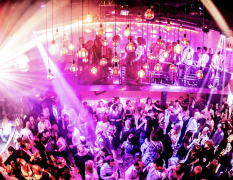Brüssel Nachtclub Eintritt mit Tisch & Flaschen image 4