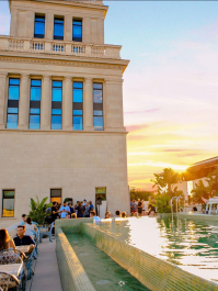 Dinner über den Dächern der Stadt Barcelona