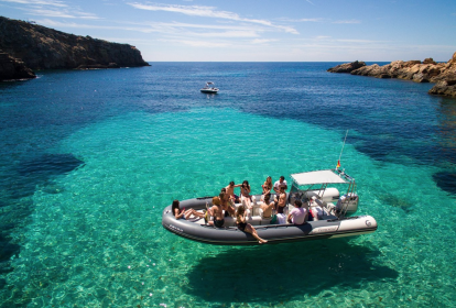 Ibiza Höhlen, Strände & Schnorchel - Bootstour image 1
