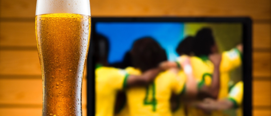 Prag Fußball + Abendessen in einer Sports-Bar image 1