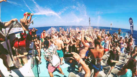 Party-Katamaran mit Charcuterie-Mittagessen