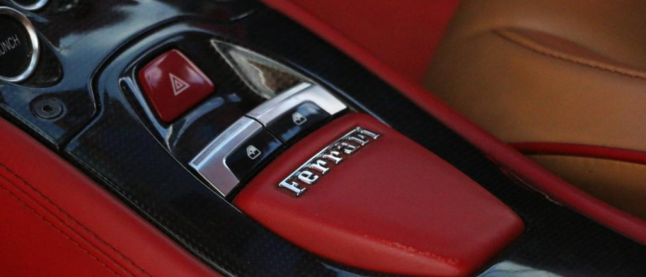 Budapest Ferrari fahren auf der Rennstrecke image 1