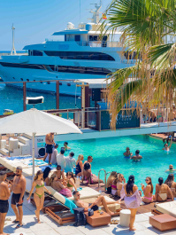 Beach Club Eintritt + 1 Getränk Barcelona