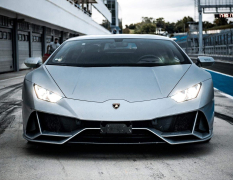 Budapest Ferrari fahren auf der Rennstrecke image 4