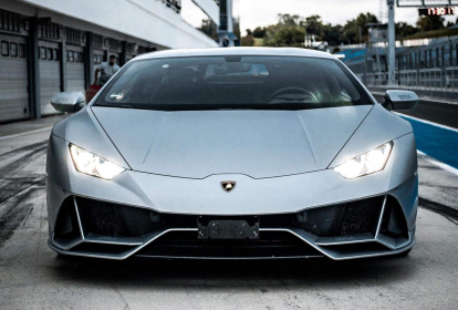 Budapest Ferrari fahren auf der Rennstrecke image 4