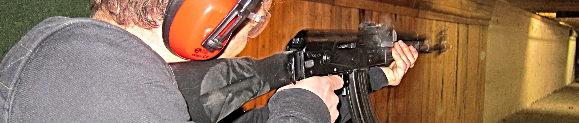 AK-47 Kalaschnikow schießen für Junggesellenabschied