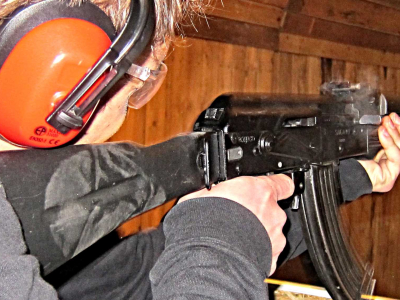 AK-47 Kalaschnikow schießen für Junggesellenabschied