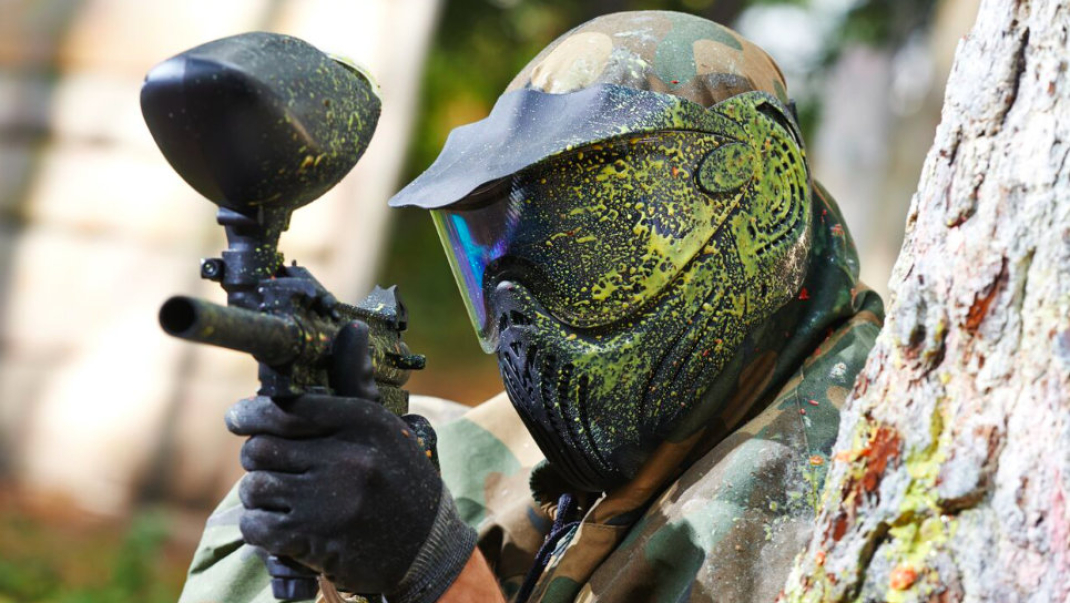 Wer beim Paintball Prag von der knallbunten Seite kennenlernt, dem ist Spaß garantiert.